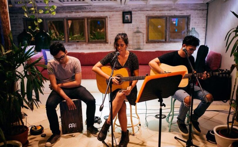 Resto Dengan Live Music